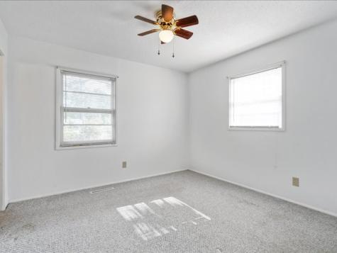 4851 Ford Avenue NW Cedar Rapids IA 52405