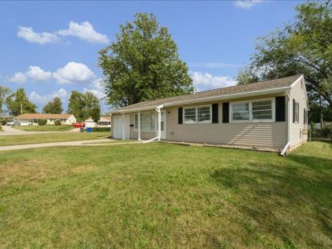 4851 Ford Avenue NW Cedar Rapids IA 52405