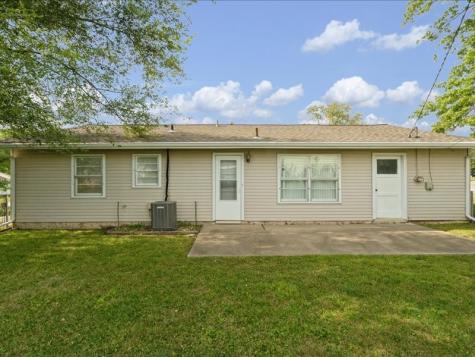 4851 Ford Avenue NW Cedar Rapids IA 52405