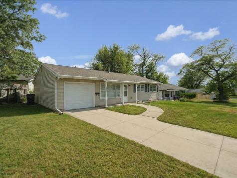 4851 Ford Avenue NW Cedar Rapids IA 52405