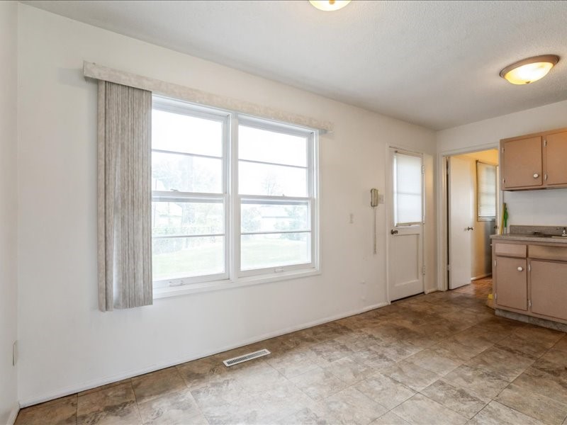4851 Ford Avenue NW Cedar Rapids IA 52405