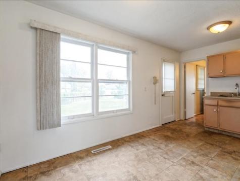4851 Ford Avenue NW Cedar Rapids IA 52405