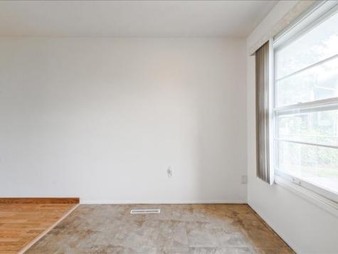 4851 Ford Avenue NW Cedar Rapids IA 52405