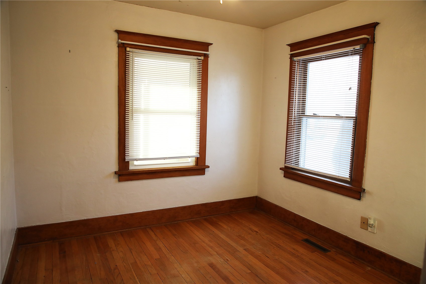 832 Daniels Street NE Cedar Rapids IA 52402