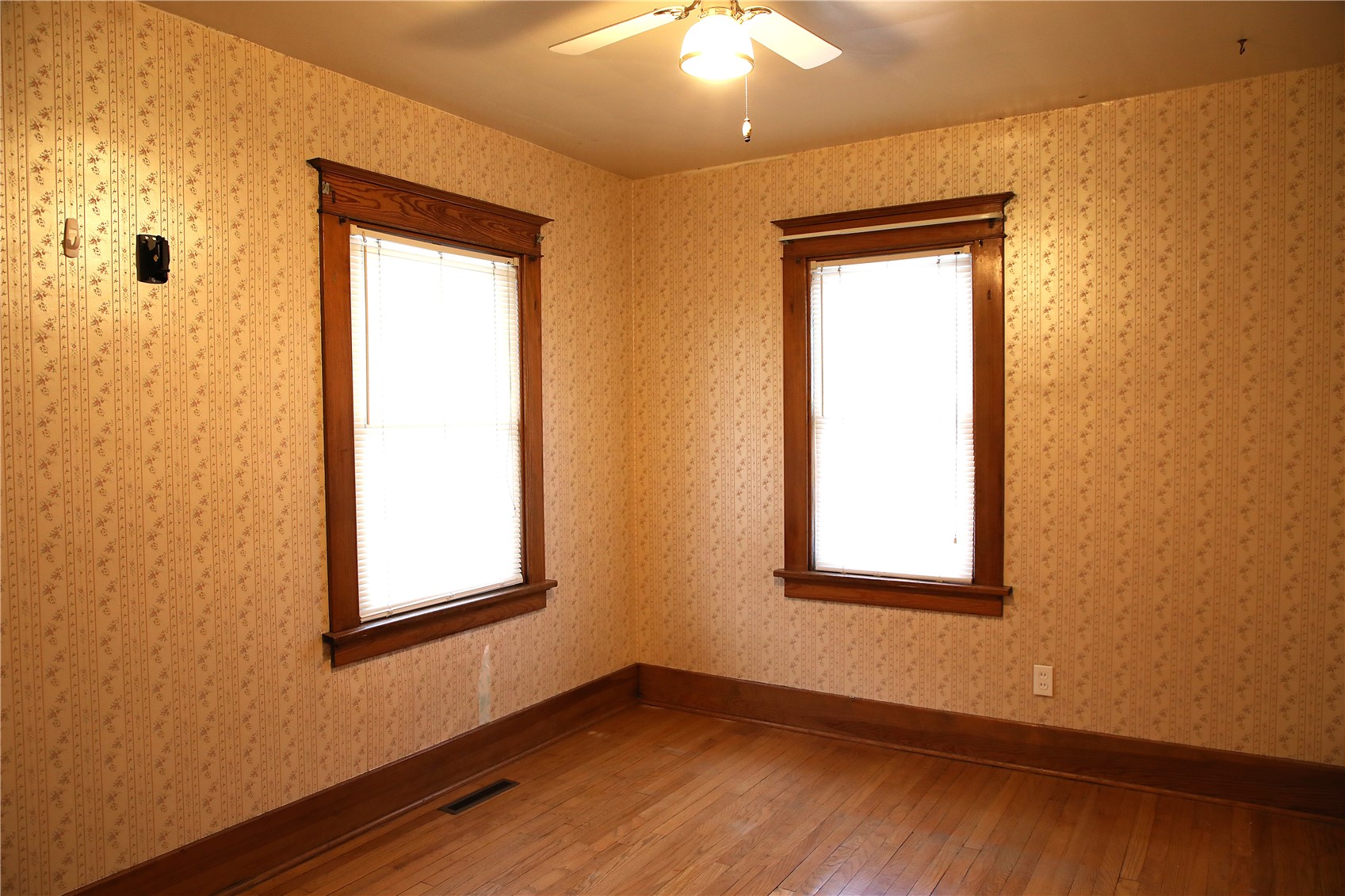 832 Daniels Street NE Cedar Rapids IA 52402