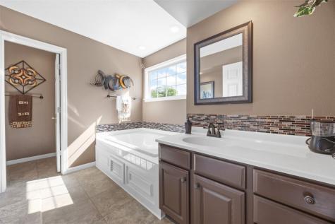 2055 Newcastle Road Marion IA 52302