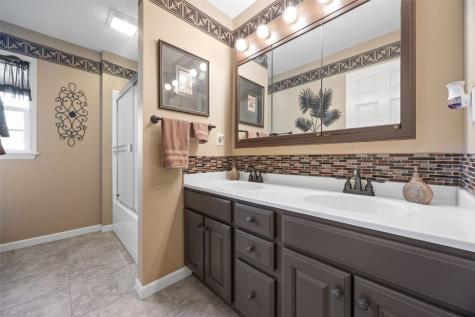 2055 Newcastle Road Marion IA 52302