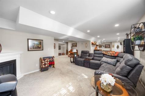 2055 Newcastle Road Marion IA 52302