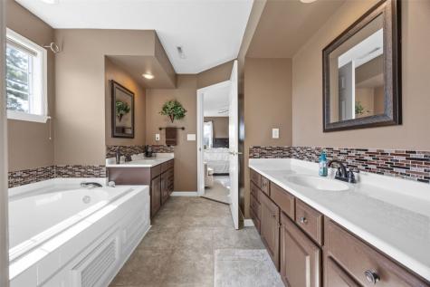 2055 Newcastle Road Marion IA 52302