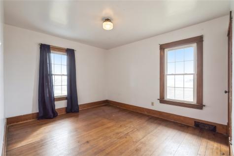 4145 Grubbs Creek Road Center Point IA 52213