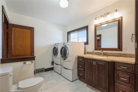 4145 Grubbs Creek Road Center Point IA 52213