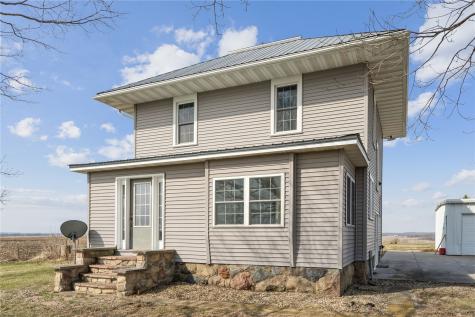 4145 Grubbs Creek Road Center Point IA 52213