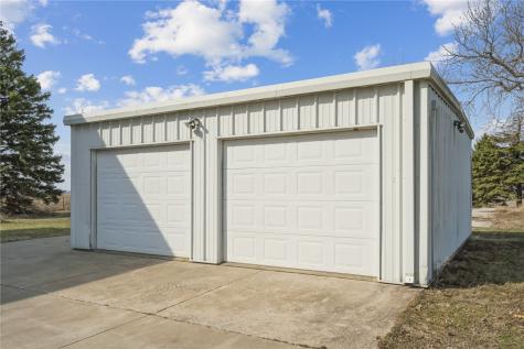 4145 Grubbs Creek Road Center Point IA 52213