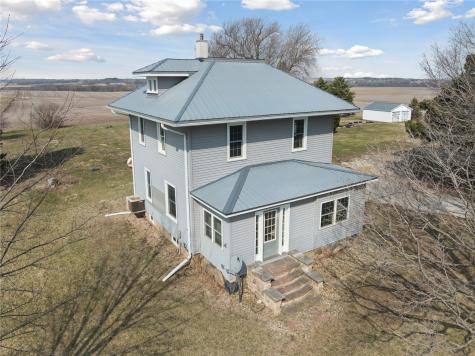 4145 Grubbs Creek Road Center Point IA 52213