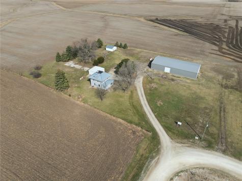 4145 Grubbs Creek Road Center Point IA 52213