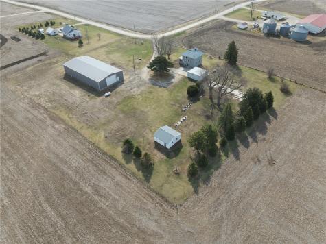 4145 Grubbs Creek Road Center Point IA 52213