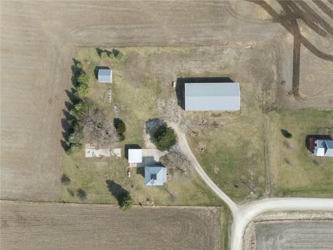 4145 Grubbs Creek Road Center Point IA 52213