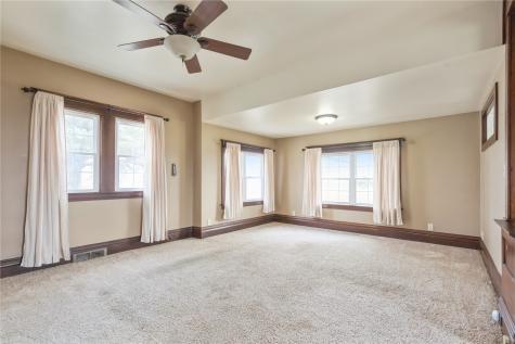 4145 Grubbs Creek Road Center Point IA 52213