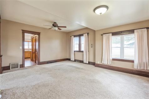 4145 Grubbs Creek Road Center Point IA 52213