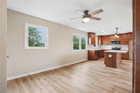 1506 Horn Road Mt Vernon IA 52314