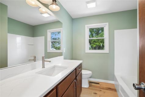 1506 Horn Road Mt Vernon IA 52314