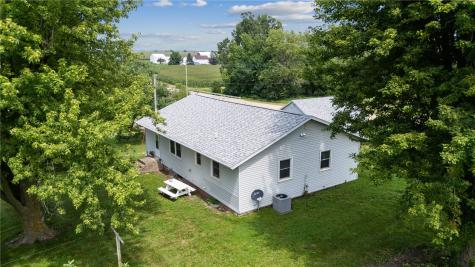 1506 Horn Road Mt Vernon IA 52314
