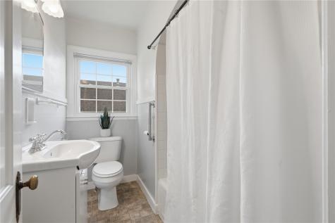 305 E Cedar Street Anamosa IA 52205