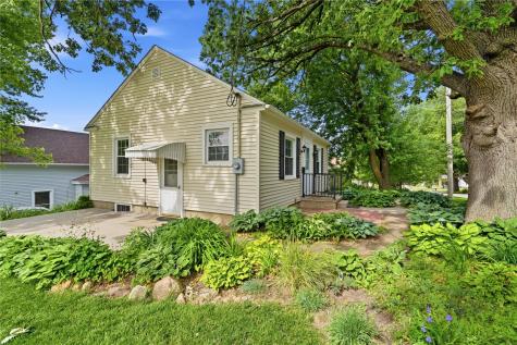 305 E Cedar Street Anamosa IA 52205