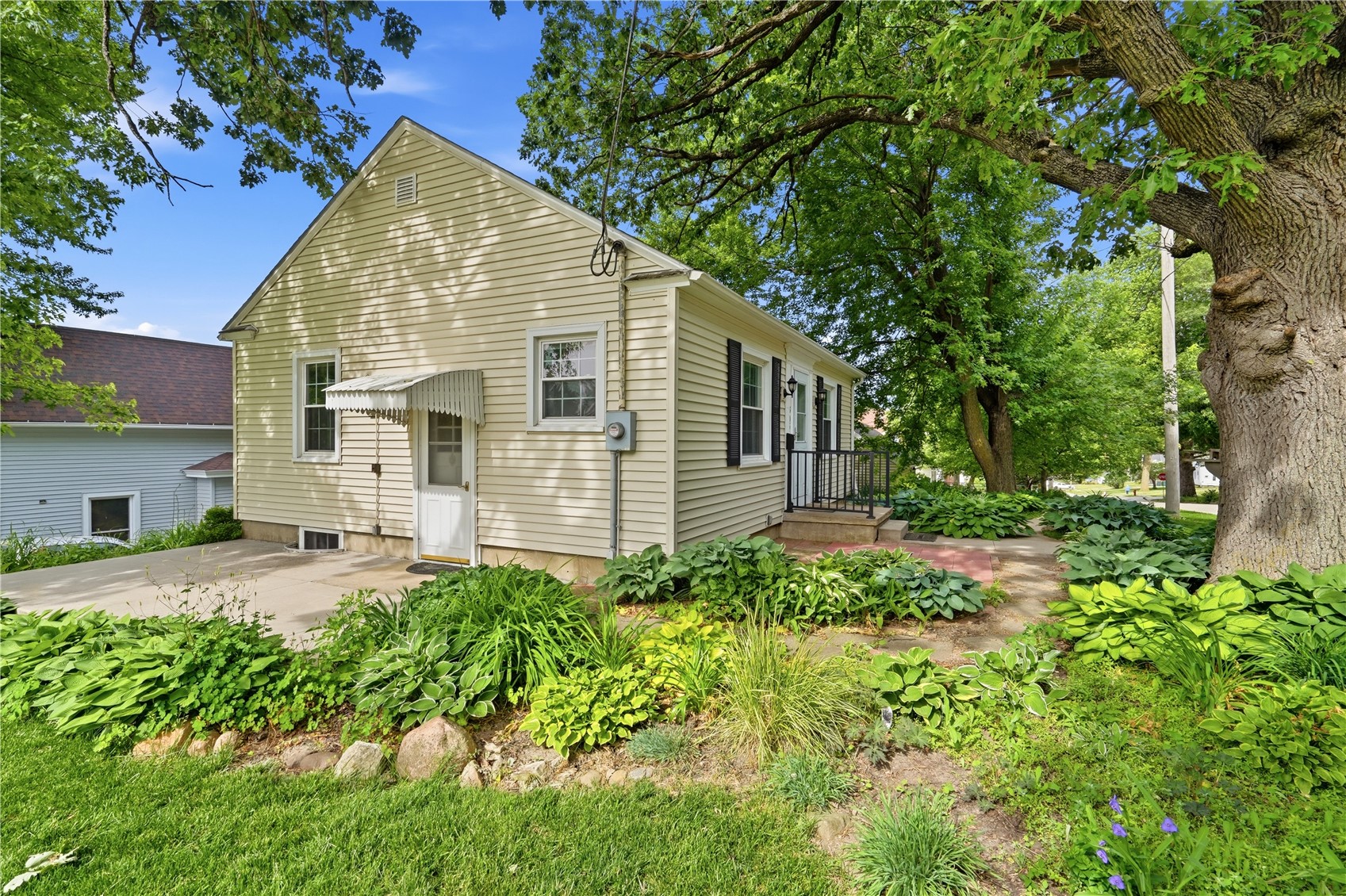 305 E Cedar Street Anamosa IA 52205