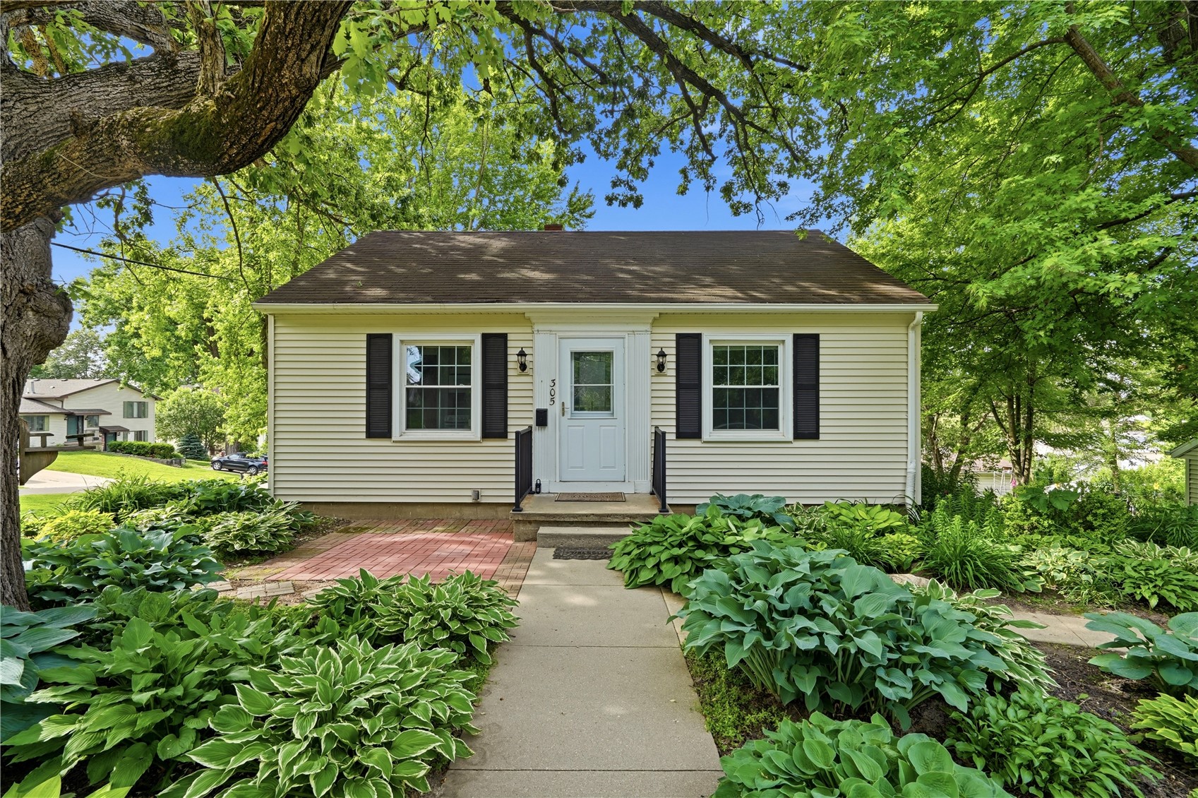 305 E Cedar Street Anamosa IA 52205