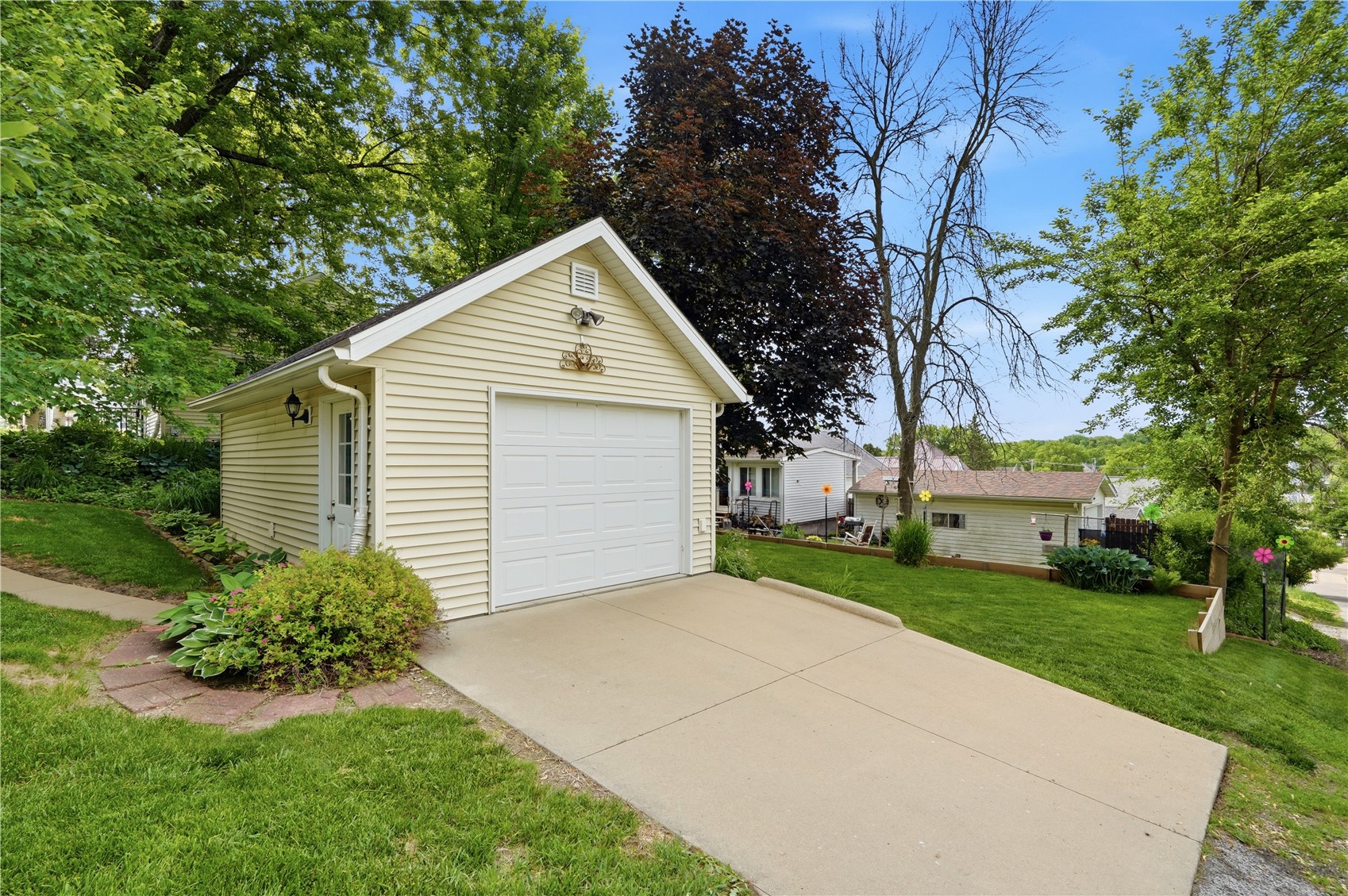 305 E Cedar Street Anamosa IA 52205