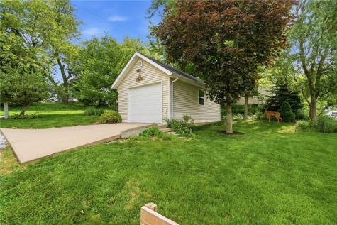 305 E Cedar Street Anamosa IA 52205