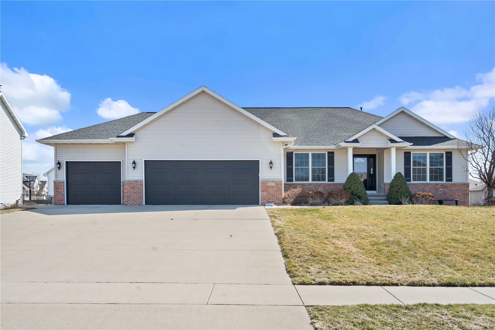 545 Brougham Road Robins IA 52328