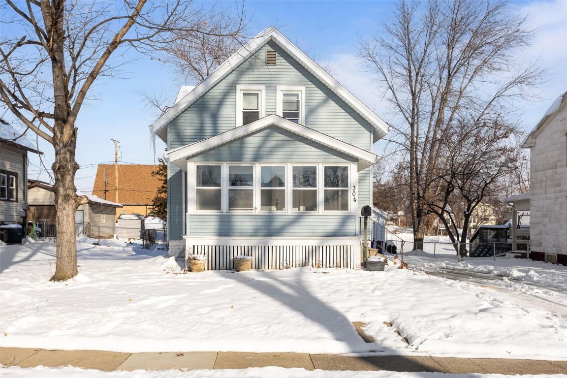 304 34th Street NE Cedar Rapids IA 52402