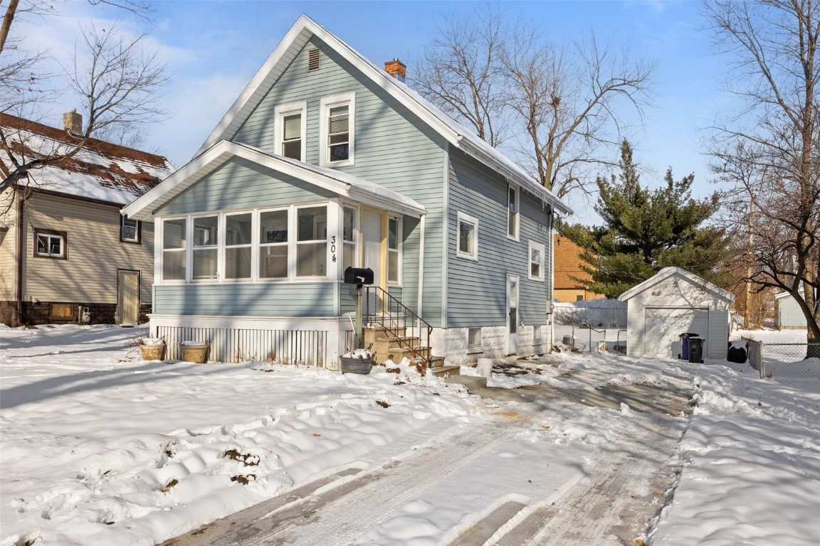 304 34th Street NE Cedar Rapids IA 52402