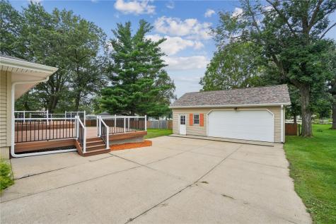 45 N. Mentzer Road Robins IA 52328