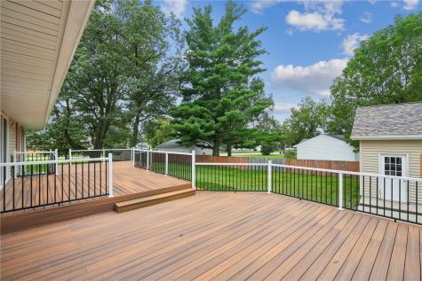 45 N. Mentzer Road Robins IA 52328