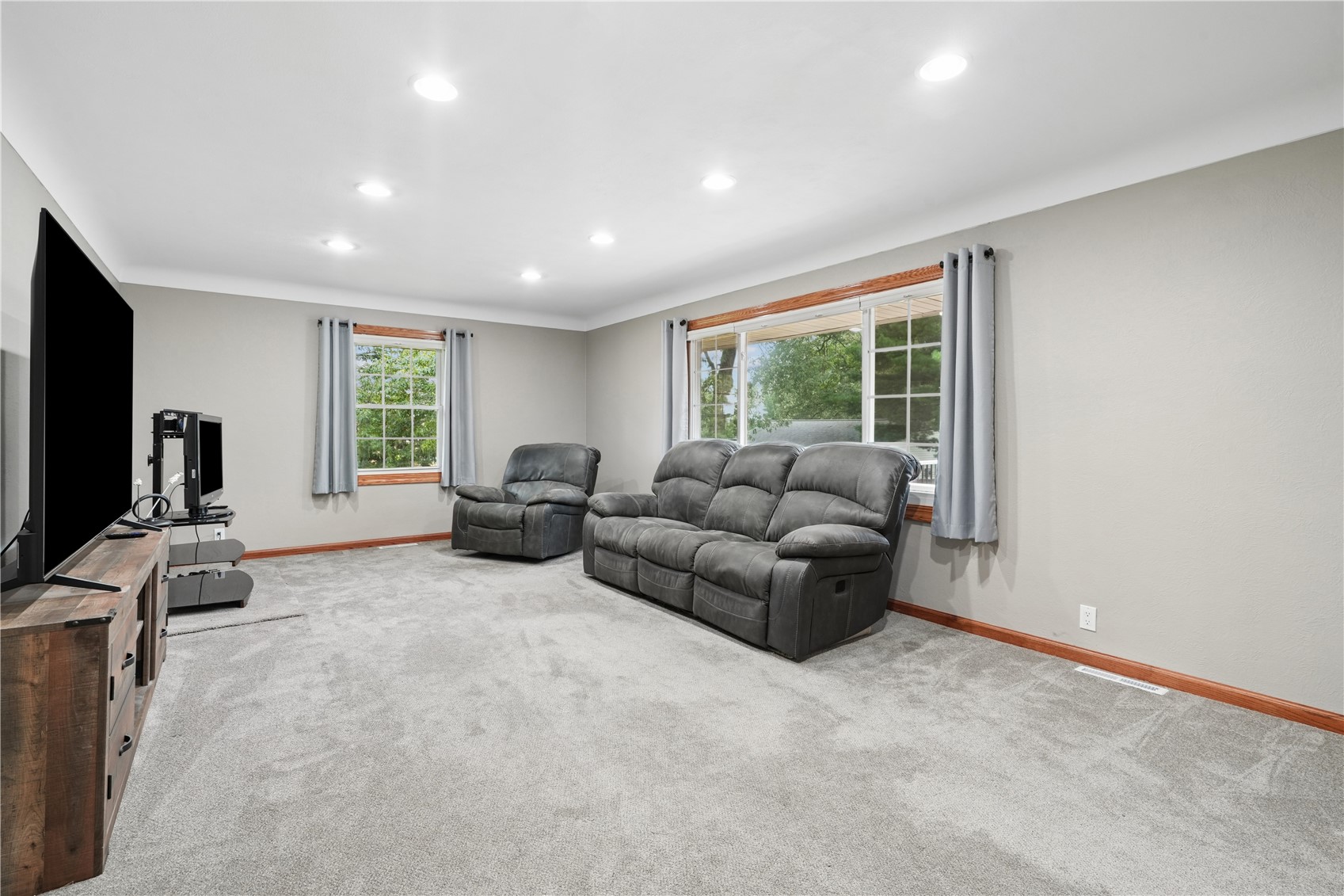 45 N. Mentzer Road Robins IA 52328