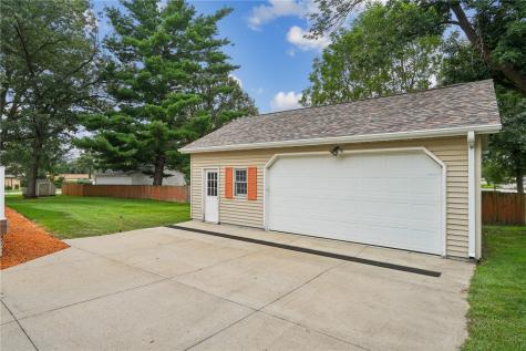 45 N. Mentzer Road Robins IA 52328