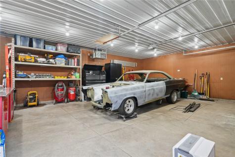 45 N. Mentzer Road Robins IA 52328