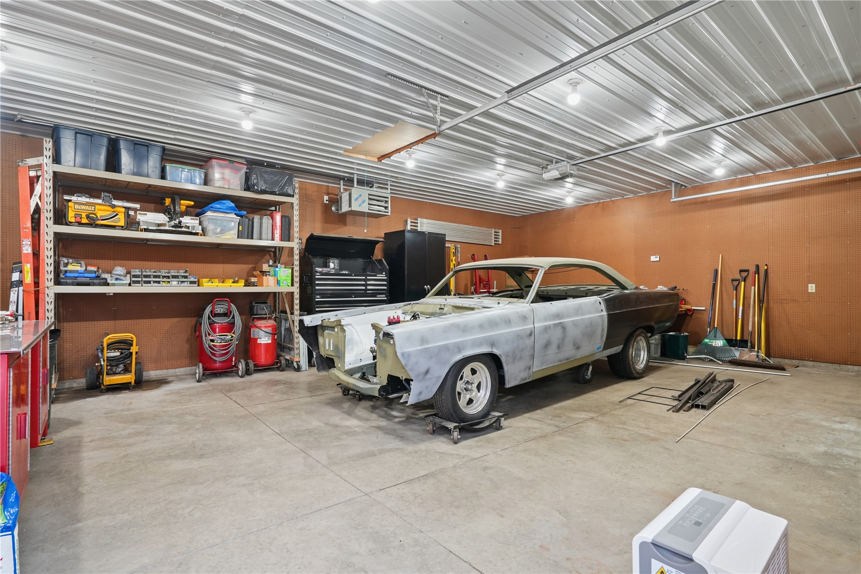 45 N. Mentzer Road Robins IA 52328