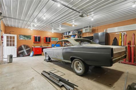 45 N. Mentzer Road Robins IA 52328