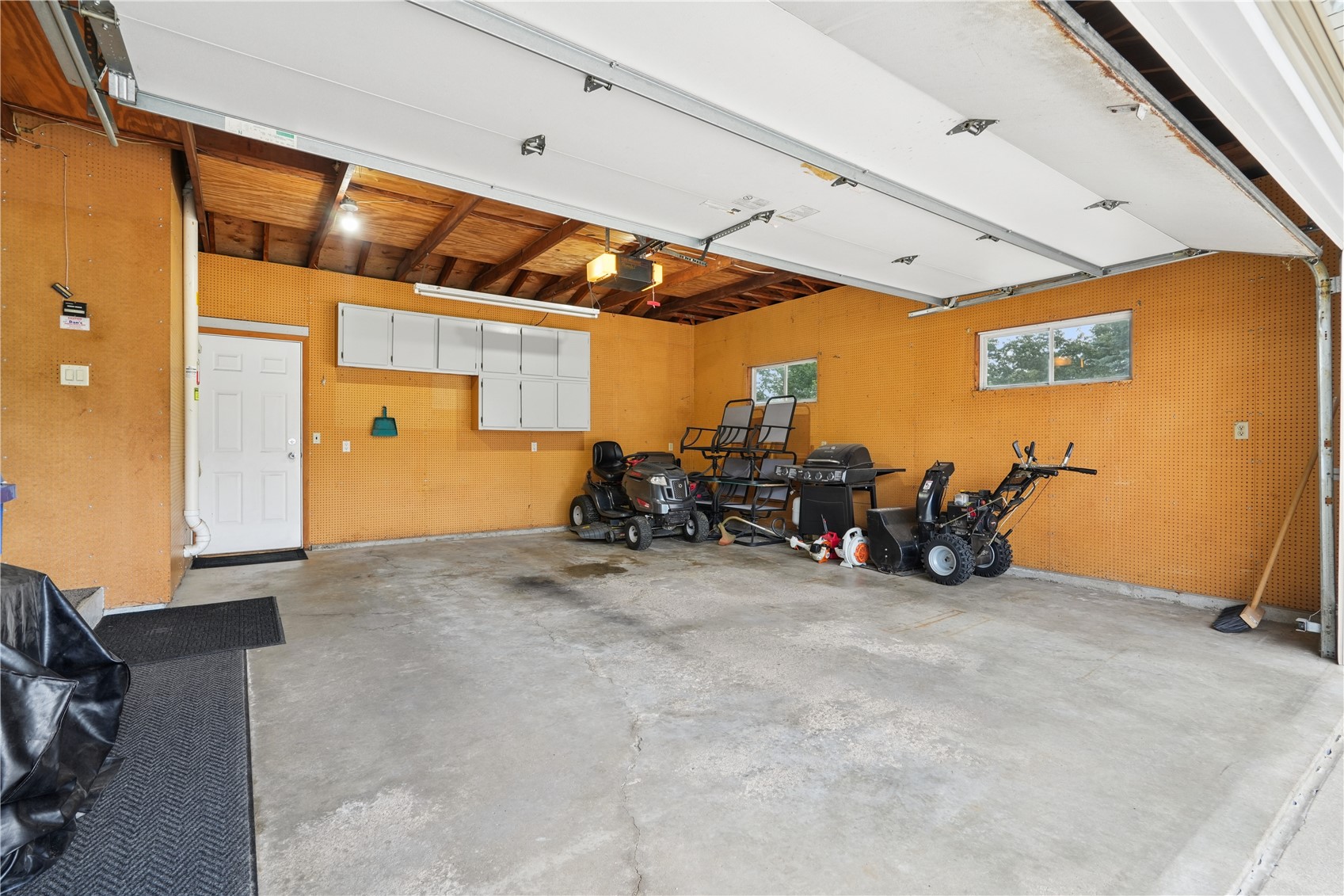 45 N. Mentzer Road Robins IA 52328