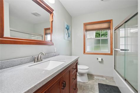 45 N. Mentzer Road Robins IA 52328