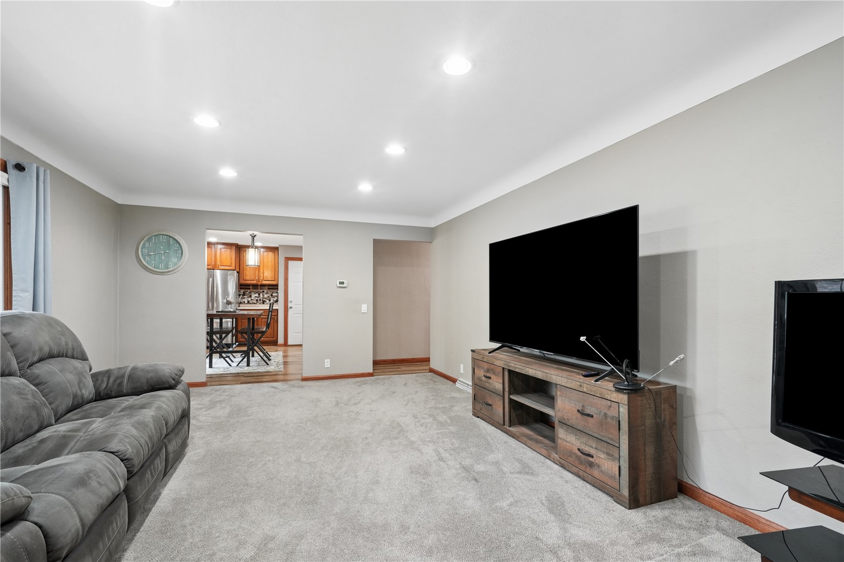 45 N. Mentzer Road Robins IA 52328