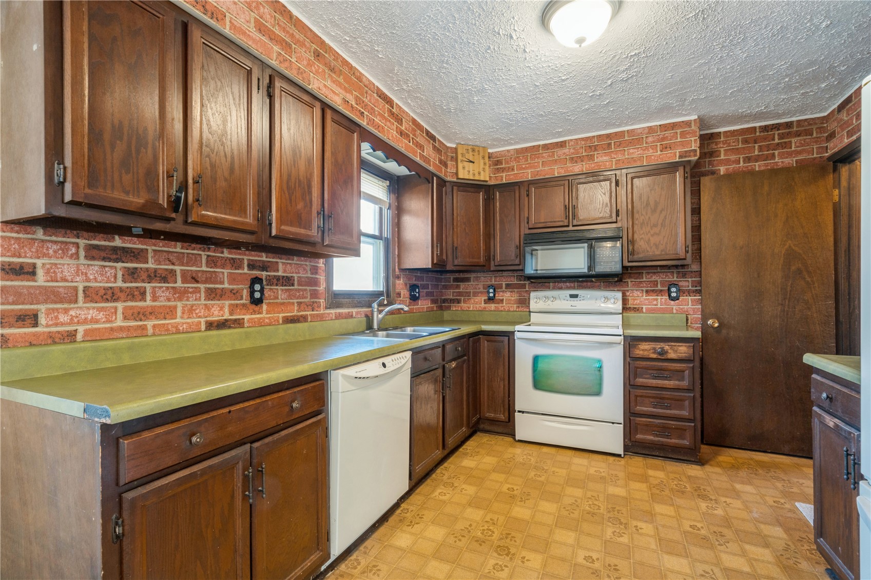 1632 Elaine Drive NW Cedar Rapids IA 52405