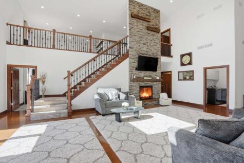 886 Henik Road Mt Vernon IA 52314