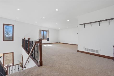 886 Henik Road Mt Vernon IA 52314