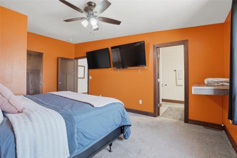 886 Henik Road Mt Vernon IA 52314