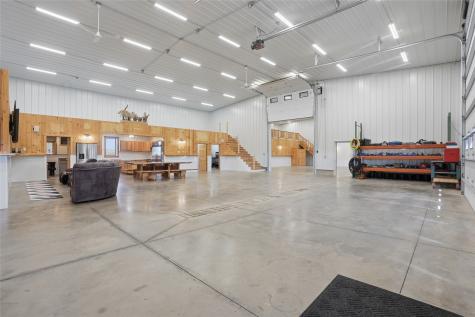 886 Henik Road Mt Vernon IA 52314